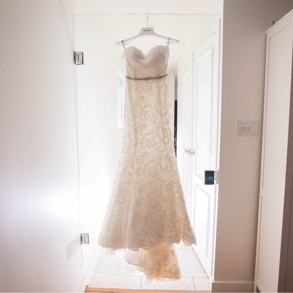 Monique Lhuillier Ivory Lace Bridal Gown